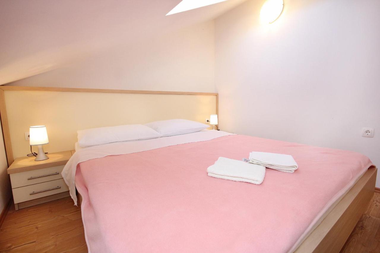 Apartments By The Sea Vlasici, Pag - 9324 Exterior foto